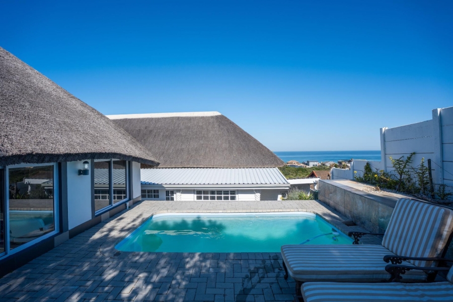 4 Bedroom Property for Sale in Cannon Rocks Eastern Cape